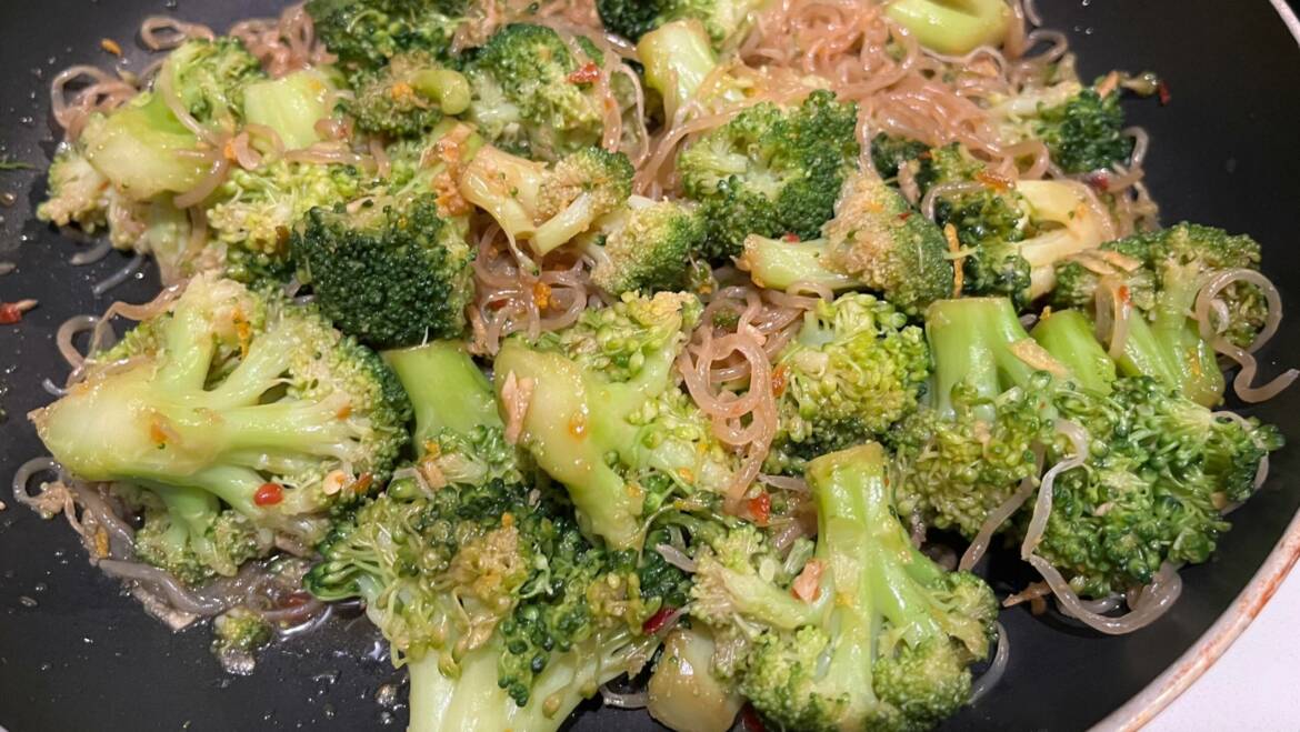 Shirataki Noodles With Broccoli